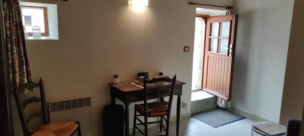 Couette-café Chambres de Lohantec, au calme à 10 min de la mer Mahalon